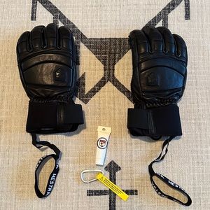 NWOT- Hestra fallline men’s gloves